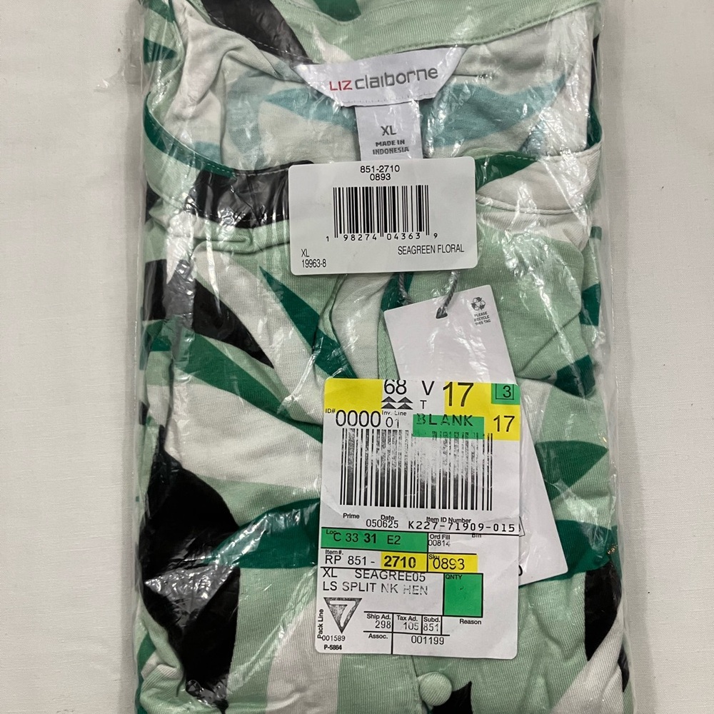 Liz Claiborne Mint and Black Patterned Blouse